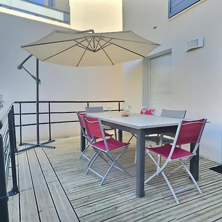 Coquet Pavillon Avec Jardin Et Terrasse Dans A 500m De La Serignan