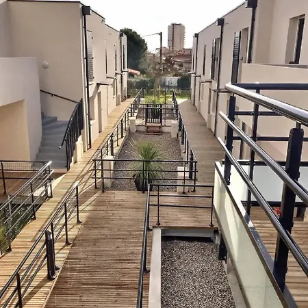 Coquet Pavillon Avec Jardin Et Terrasse Dans A 500m De La بيت للعطل *